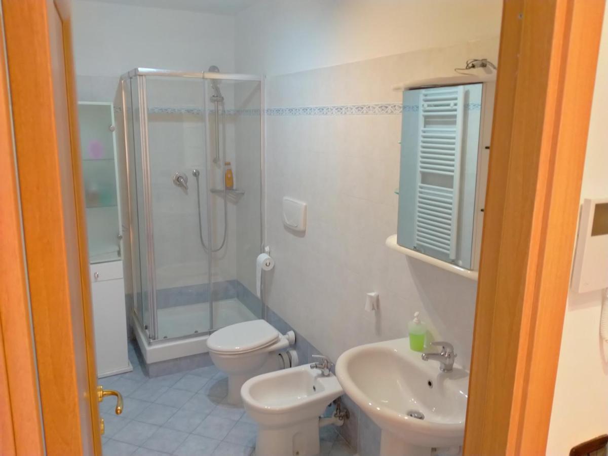 Airport Alexander Apartment Genoa Luaran gambar